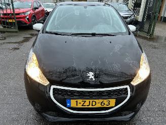 Peugeot 208 1.0   5 Drs   ( Motorschade ) picture 2