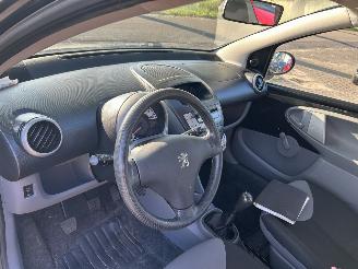 Peugeot 107 1.0  3 Drs picture 10