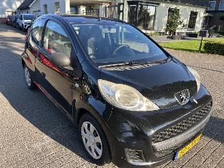 Peugeot 107 1.0  3 Drs picture 2