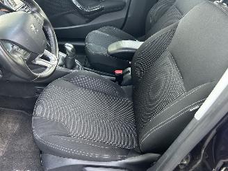 Peugeot 208 1.2 Puretech  Allure picture 10
