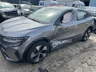 krockskadad bil auto Renault Mégane E-Tech Charge Equilibre 2024/2
