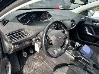 Peugeot 308 1.2 PureTech     5 Drs picture 12