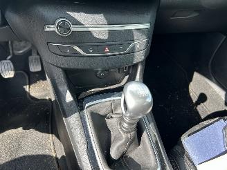 Peugeot 308 1.2 PureTech     5 Drs picture 8