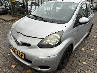 skadebil auto Toyota Aygo 1.0-12V Access  5 Drs - Airco 2009/3