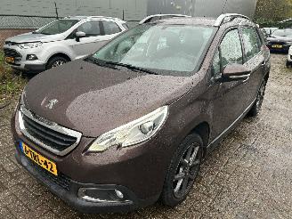 skadebil auto Peugeot 2008 1.2 VTI BlueLease   Automaat 2014/4