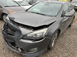 krockskadad bil auto Opel Astra Sports Tourer 1.4 Turbo Sport 2011/10