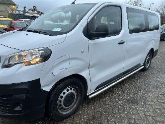 krockskadad bil auto Peugeot Expert Electrisch   Automaat  9 persoons 2023/9