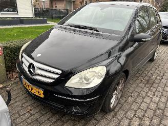 skadebil auto Mercedes B-klasse 170  Automaat 2005/10