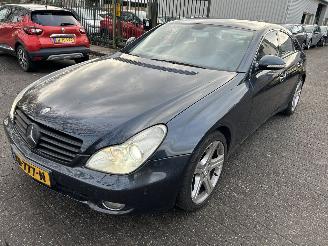 krockskadad bil auto Mercedes CLS 500 2005/1