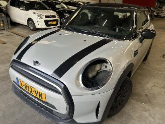 Mini Cooper 1.5 Business Edition picture 1
