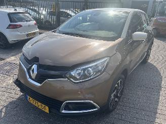 skadebil auto Renault Captur 0.9 TCe  Iconic 2016/6