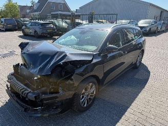 skadebil auto Ford Focus Stationcar 1.0 Hybrid Ecoboost Titanium 2024/10