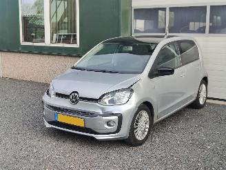Damaged car Volkswagen Up! 1.0 High Up! 2015/1