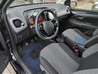 Peugeot 108 1.0 e-VTI Allure Clima Cruise picture 8