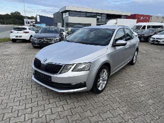 Voiture accidenté Skoda Octavia 85 KW LIMOUSINE FACELIFT AMBITION KLIMA 2017/5