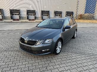 Skoda Octavia 1.6 TDI DSG KLIMA NAVI AHK SITZHEIZUNG picture 1