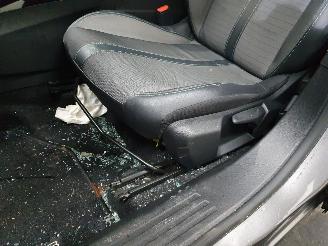 Peugeot 2008 P24E 1.2 PT Business Line Allure picture 17