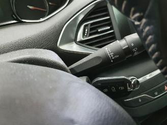 Peugeot 308 1.2 Puretech Blue picture 19