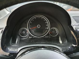 Volkswagen Up! 121 1.0 BlueMotion High Up! picture 28