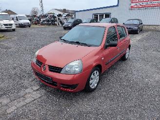 Uttjänta bilar auto Renault Clio 1.2 16V Rood TEB76 Onderdelen D4F722 Motor 2006/10