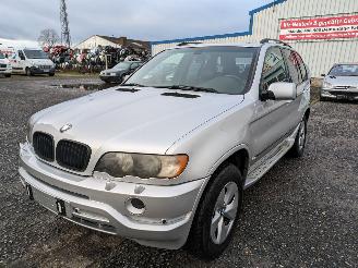 krockskadad bil auto BMW X5 3.0 i 2000/11