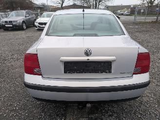 Volkswagen Passat 1.6 picture 6