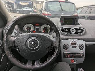 Renault Clio 1.6 picture 12