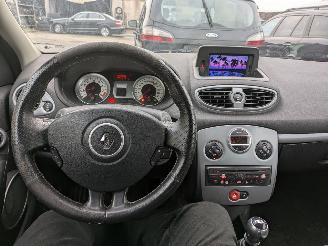 Renault Clio 1.6 picture 11