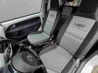 Volkswagen Up! 1.0 high up! WHITE ! 55kw picture 5