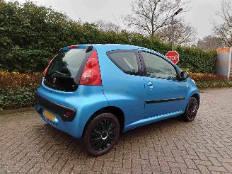 Peugeot 107 1.0-12V XR airco picture 2