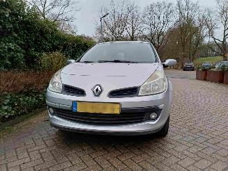 Renault Clio 1.2-16V Special Rip Curl picture 18