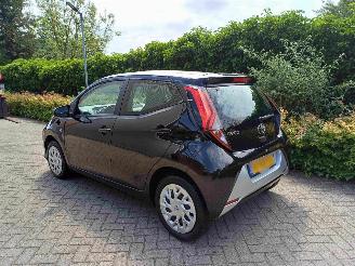 Schadeauto Toyota Aygo 1.0 VVT-i x-play 2021/12