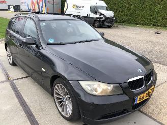 BMW 3-serie 318i Touring picture 3