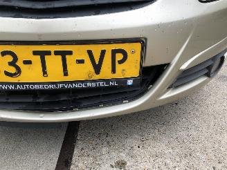 Opel Corsa 12i 16v picture 10