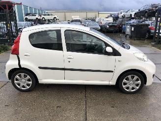 Unfallwagen Peugeot 107 5 drs Airco 2010/4