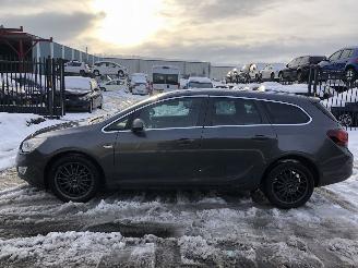 Coche accidentado Opel Astra 14i turbo 88kW E5 SPORTS TOURER 2011/3