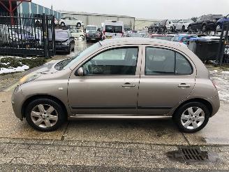 krockskadad bil auto Nissan Micra 1.2i 5 drs Airco 121 dkm 2006/4
