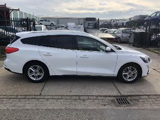 Voiture accidenté Ford Focus 1.0 Ecoboost Trend Edition Business 2021/3