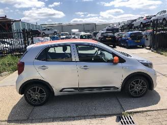 damaged passenger cars Kia Picanto 1.0 MPI ComfortPlusLine 2020/9