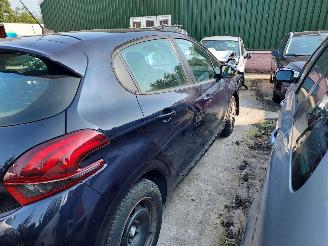 Peugeot 208  picture 7