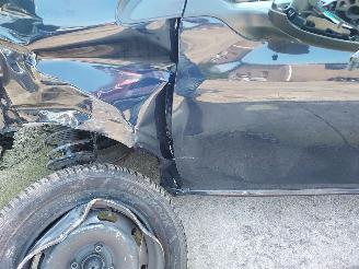 Peugeot 208  picture 4