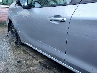 Peugeot 208  picture 3