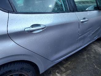 Peugeot 208  picture 5