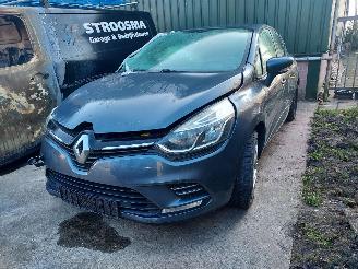 Coche siniestrado Renault Clio  2017/4
