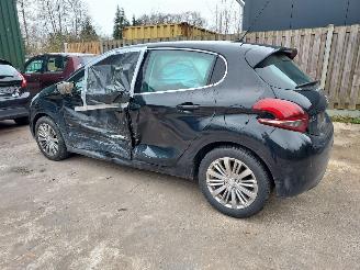 Peugeot 208  picture 8