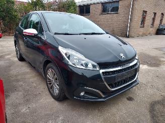 Peugeot 208  picture 2