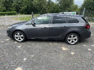 Opel Astra SPORTS TOURER picture 2