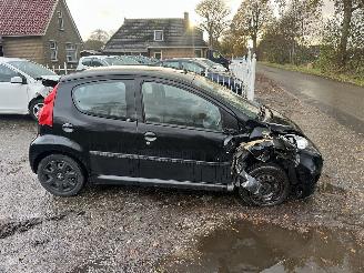 Peugeot 107 Weinig km !! picture 6