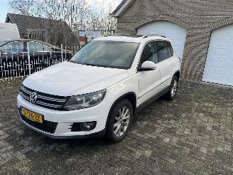 Vaurioauto  passenger cars Volkswagen Tiguan Weinig km !! 2012/4