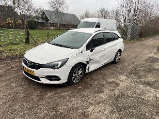 uszkodzony samochody osobowe Opel Astra SPORTS TOURER 1.5 cdti weinig km !! 2020/8